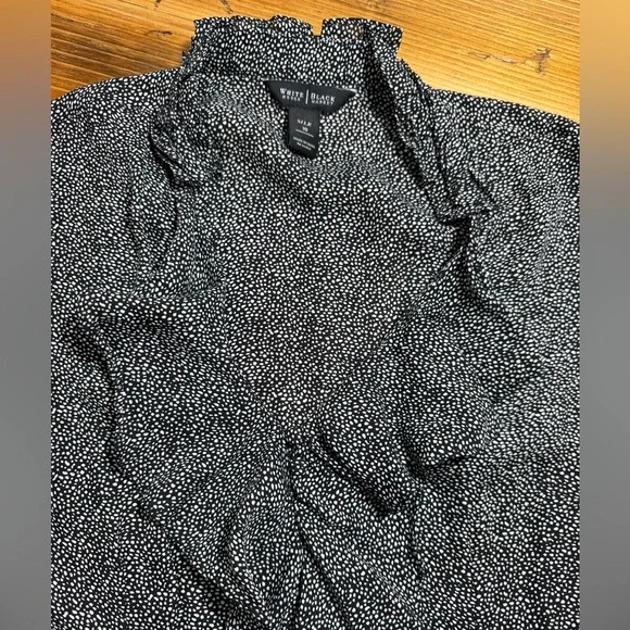 White House Black Market Black, White Cap Sleeve V-Neck Ruffle Silk Blouse Sz 10 - Picture 13 of 13